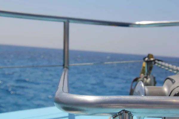 Die Nase Segelte Auf Dem Wasser Meer — Stockfoto