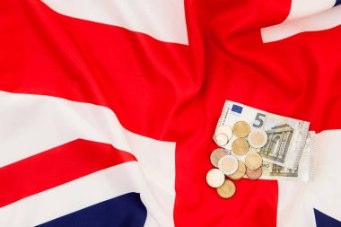 Euro para birimi cinsinden ve sikkeler üzerinde arka plan yalan