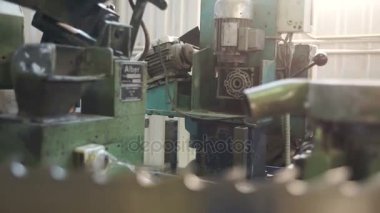 Robot ahşap fabrikasında kaldırma. Hd1080p. teknoloji. Ağaç Sanayi. Ahşap imalat Endüstri/sanayii donatımı