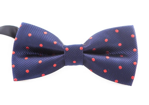 Темно-синий галстук-бабочка с красными точками польки на белом фоне — стоковое фото