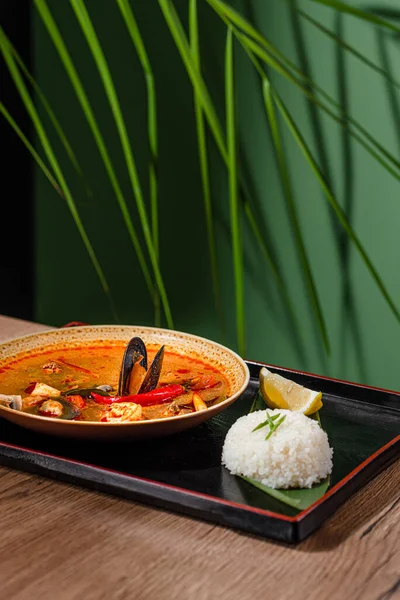 Tom Yam soup on a tray — Stock Image Tom Yam Soup Tray Stock Image