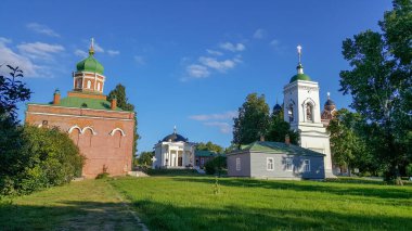 Spaso-Borodino manastırı. Borodino arazisi müze rezervi. Rusya, Moskova bölgesi. Dünyanın en eski müzesi olan iki vatanseverlik savaşının anıtı..
