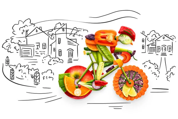 Fruitige biker. Gezonde voeding concept van een fietser met een fiets gemaakt van verse groenten en fruit, op schetsmatig achtergrond. — Stockfoto