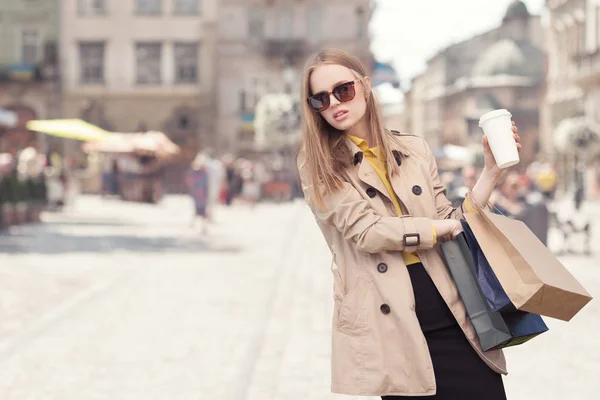 Beautiful young businesswoman — Stock Photo, Image