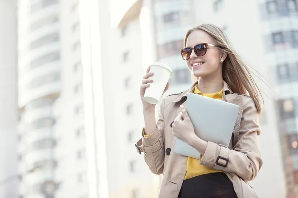 Beautiful young businesswoman — Stock Photo, Image