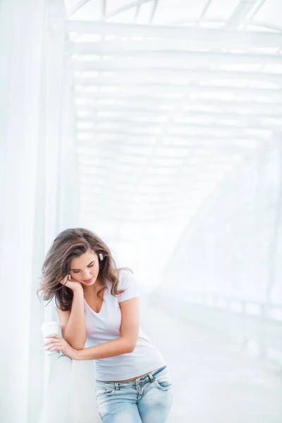 Feliz joven mujer — Foto de Stock