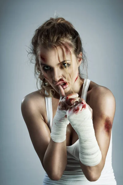 Luptător agresiv feminin — Fotografie, imagine de stoc