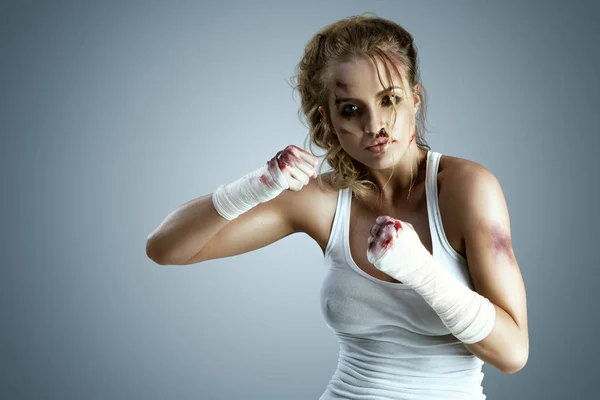 Aggressive female fighter — Stock Photo, Image