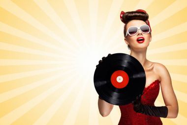 göz alıcı pin-up kızı