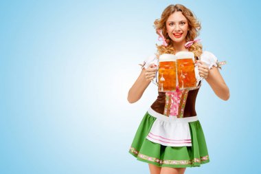 Güzel seksi Oktoberfest garson