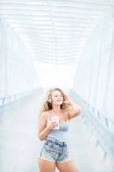 Hermosa joven mujer — Foto de Stock