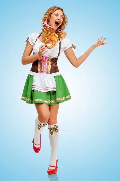 Oktoberfest vrouw dragen van een traditionele Beierse kleding — Stockfoto