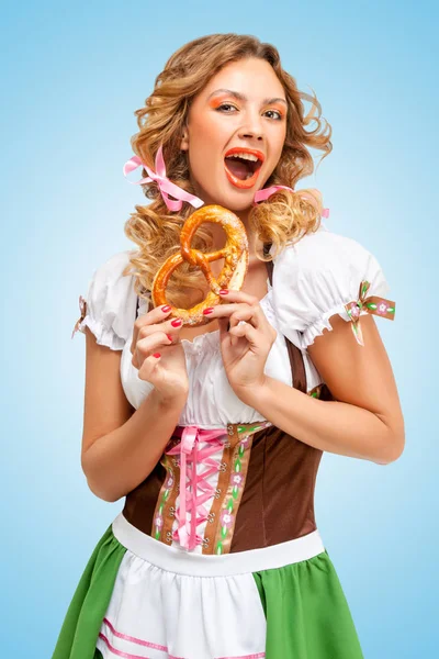 Oktoberfest mujer con una ropa tradicional bávara —  Fotos de Stock