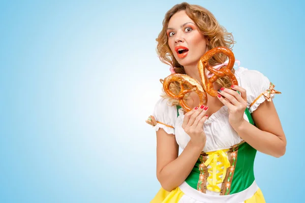 Oktoberfest vrouw dragen van een traditionele Beierse kleding — Stockfoto