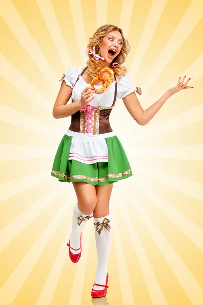 Oktoberfest-Frau in bayerischer Tracht — Stockfoto