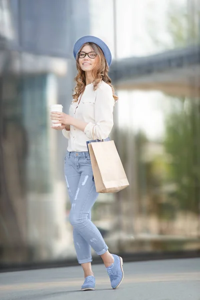 Happy young fashionable woman — Stock Photo, Image