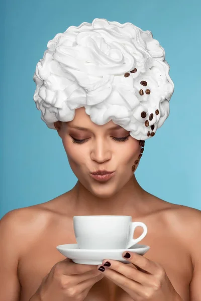 Lady with whipped cream on head and coffee — Stock Photo, Image