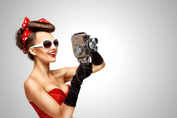 오래 된 빈티지 카메라와 소녀 — 스톡 사진