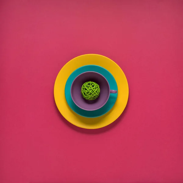 Kolorowe talerze na NK — Zdjęcie stockowe