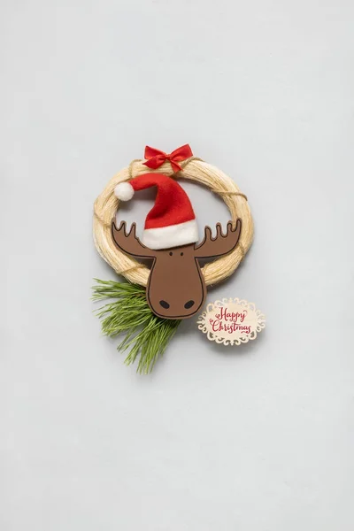 Boże Narodzenie Jeleń. Koncepcja kreatywnych zdjęć jelenia z papieru na białym tle. — Zdjęcie stockowe