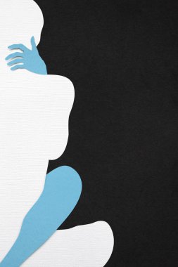 Cesetleri. Kağıt paketler siyah arka plan üzerine iki ceset fotoğrafı yaratıcı kavramı.