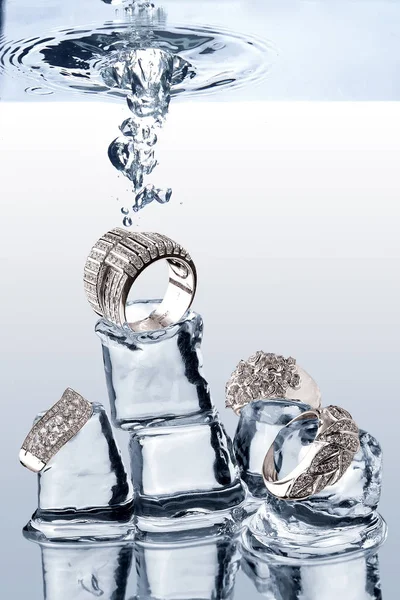 View Jewelery Being Dropped Ice Cubes Underwater — Stock Photo, Image