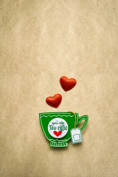Yaratıcı Sevgililer Konsept Fotoğraf Kağıt Paketler Kahverengi Zemin Üzerine Yürekleri — Stok fotoğraf