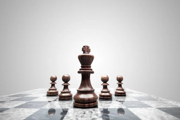 チェスの駒 王によって鉛の分隊 — ストック写真