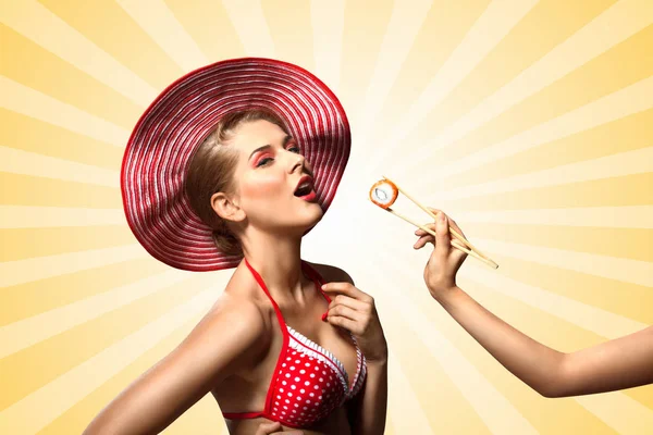 Una Foto Retro Creativa Una Joven Pin Bikini Comiendo Sushi — Foto de Stock