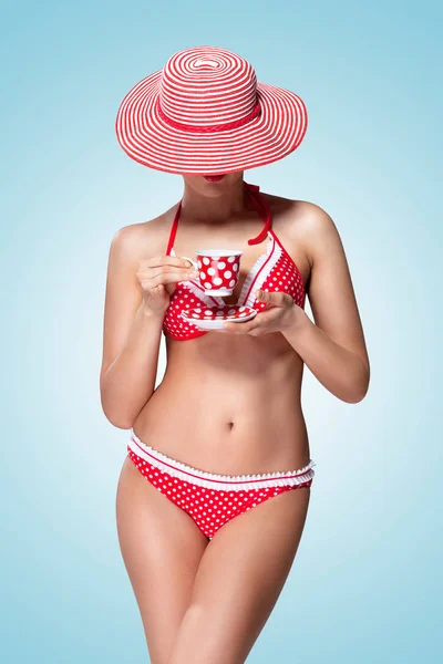 Archiwalne Zdjęcie Pięknej Dziewczyny Pin Bikini Picie Herbaty Chowając Głowę — Zdjęcie stockowe
