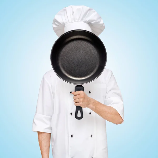 Restaurant Chef Kok Verstopt Achter Een Koekenpan Voor Een Zakenlunch — Stockfoto