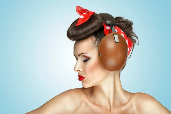 Das Retro Foto Von Niedlichen Mädchen Vintage Kopfhörern Die Musik — Stockfoto