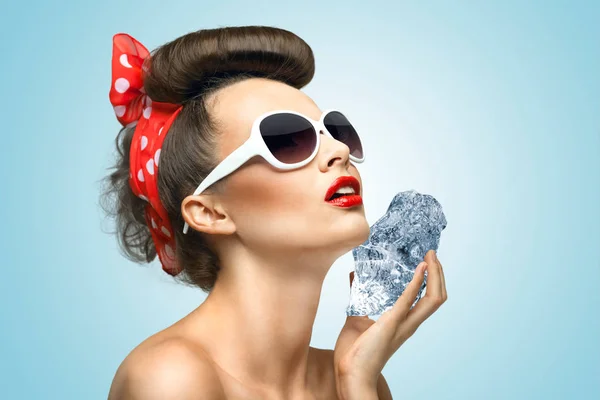 Hot Photo Beauty Touching Her Face Piece Ice Holding Her — Stock Photo, Image