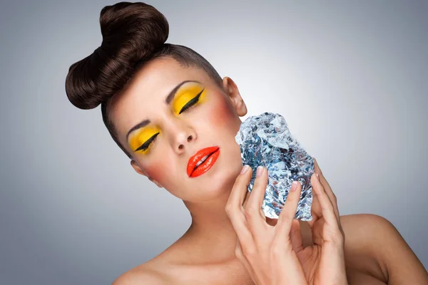 Hot Photo Beauty Touching Her Face Piece Ice Holding Her — Stock Photo, Image