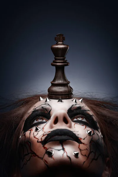 Creative Photo Queen Painted Pierced Face Chess King Her Mouth — Stock Photo, Image