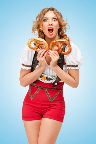 Jonge Sexy Zwitserse Vrouw Dragen Rode Trui Broek Met Bretels — Stockfoto