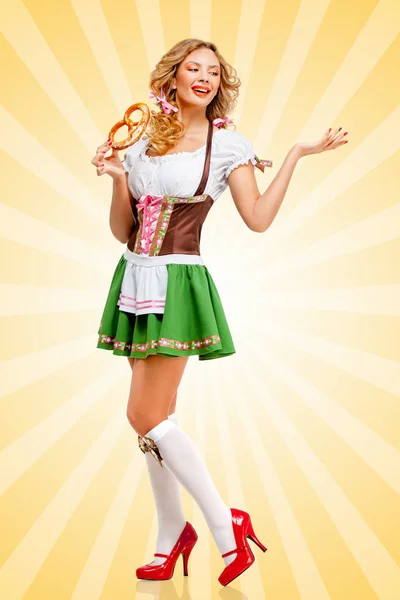 Mooie Sexy Oktoberfest Vrouw Dragen Een Traditionele Beierse Jurk Dirndl — Stockfoto