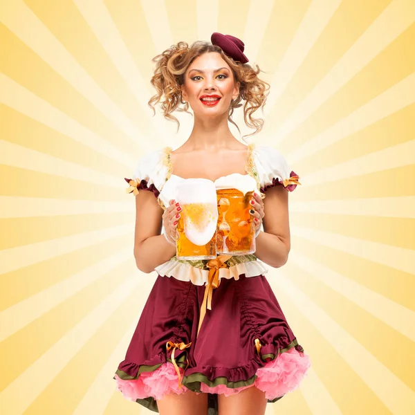 Mooie Sexy Oktoberfest Serveerster Dragen Een Traditionele Beierse Jurk Dirndl — Stockfoto