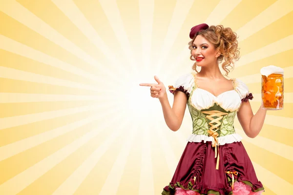 Mooie Lachende Sexy Oktoberfest Serveerster Dragen Een Traditionele Beierse Jurk — Stockfoto