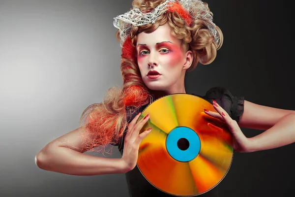 Een Glamoureuze Vintage Vrouw Met Een Retro Laserdisc — Stockfoto