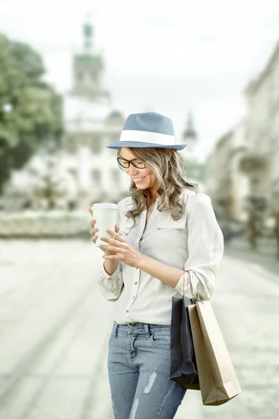 Happy Young Fashionable Woman Shopping Bags Enjoying Drinking Coffee Shopping — Stock Photo, Image