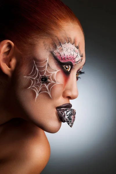 Хэллоуинский Портрет Девушки Татуировкой Паука Лице — стоковое фото