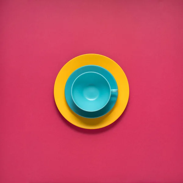 Creative Concept Photo Kitchenware Painted Plate Food Pink Background — Stock Photo, Image