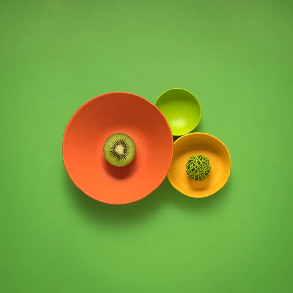 Konyhai Eszközök Élelmiszer Zöld Háttér Festett Lemez Kreatív Koncepció Fotó — Stock Fotó