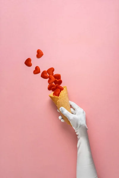 Foto Creatief Concept Voor Hand Met Ijsje Met Hart Roze — Stockfoto