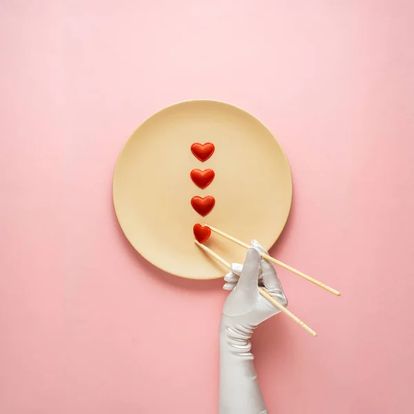 Concepto Creativo Foto Utensilios Cocina Con Mano Plato Pintado Con — Foto de Stock