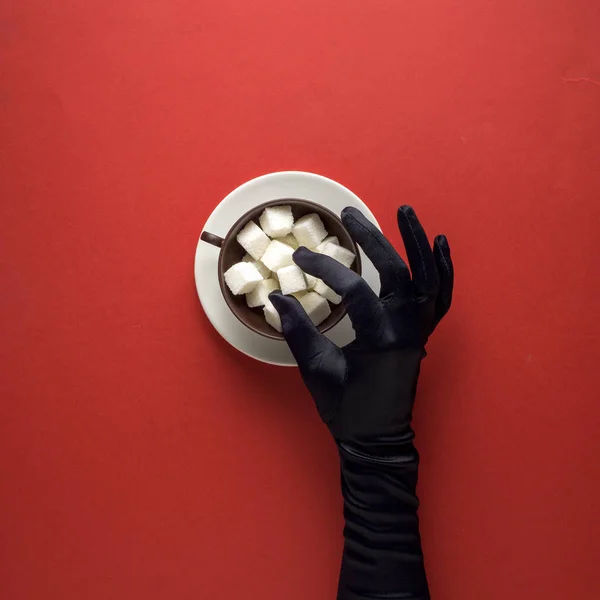 Kreativt Konseptfoto Kjøkkenutstyr Med Hånd Malt Plate Med Mat Rød stockbilde