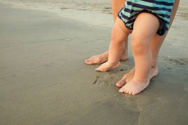 Sahildeki ilk adımlar.