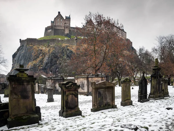 Edinburgh Κάστρο Δει Από Νεκροταφείο Χειμώνα — Φωτογραφία Αρχείου