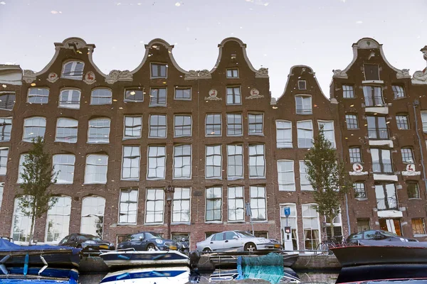 암스테르담 건물들 남반구 반사되어 — 스톡 사진